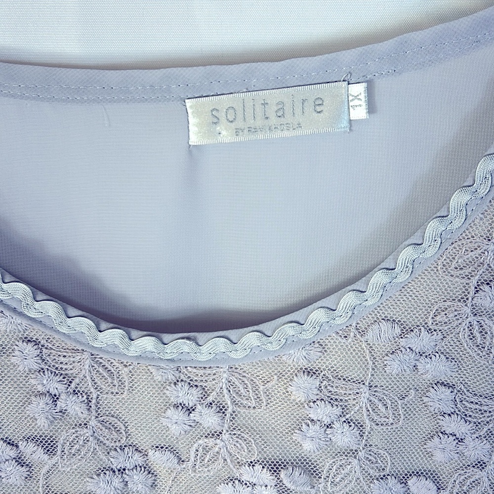 Solitaire Sheer Gray Embellished Tunic Blouse Size 1X - Picture 2 of 8